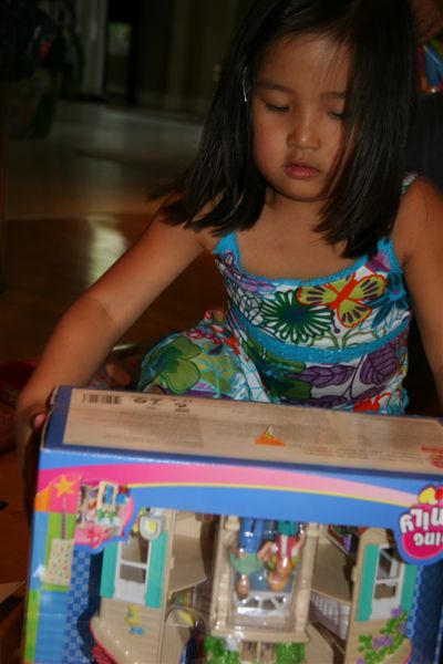 Ooh! Thanks for the doll house Tia!