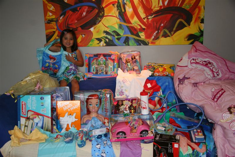 Kendra loves her beach bag - she got 2 of 'em!