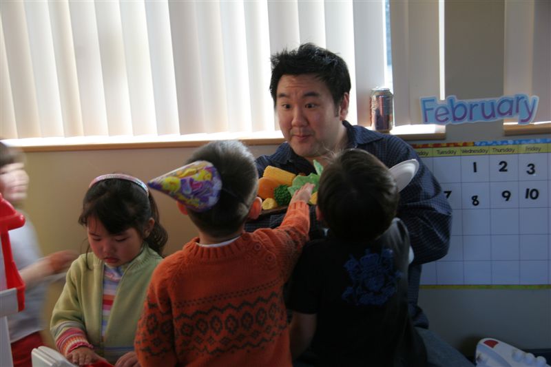 The kids feed Uncle Shyang