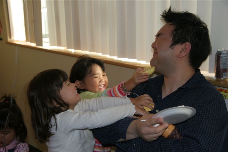 Eat the plastic food now, Uncle Shyang