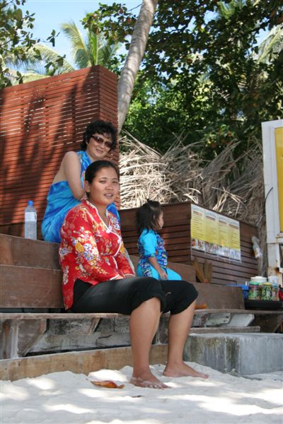 Nueng. One of many strong beach masseuses