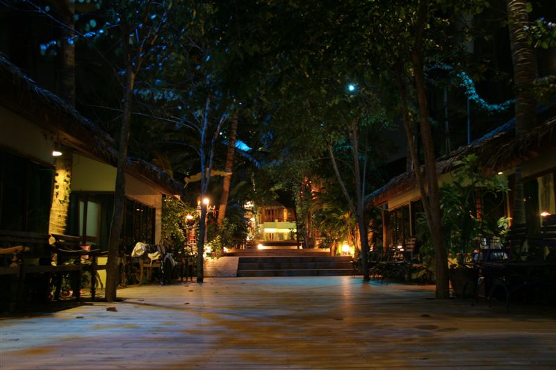 Our bungalow setting by nite