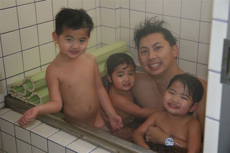 FamLee stew in the boiling bathtub