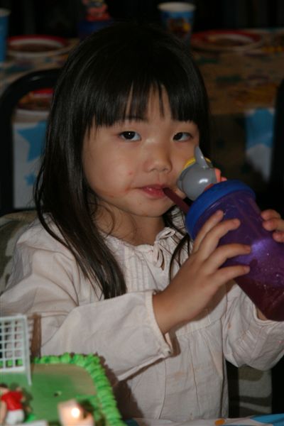 Kiki - bottoms up!