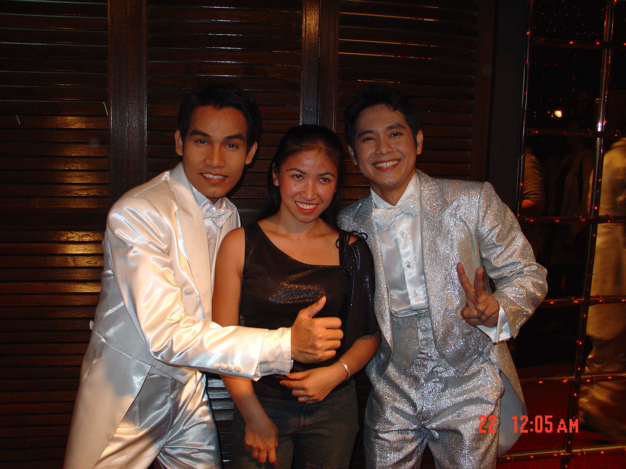 Is that a guy or girl in the middle!
