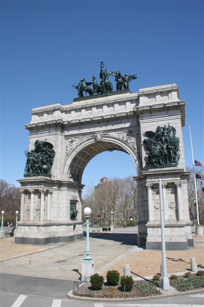 Front view of War Memorial in Brooklyn