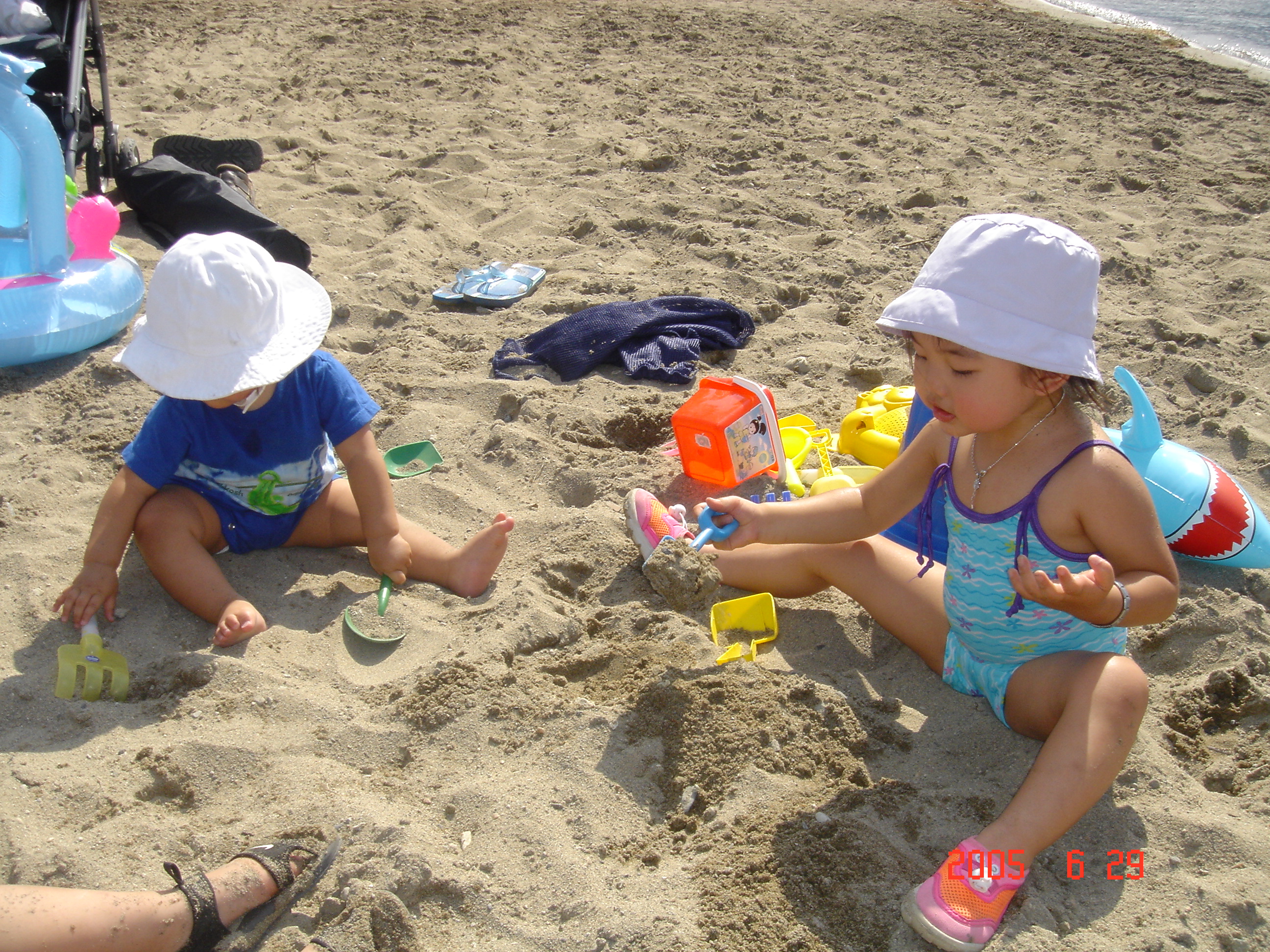 Sand play with Kendra and Kiki