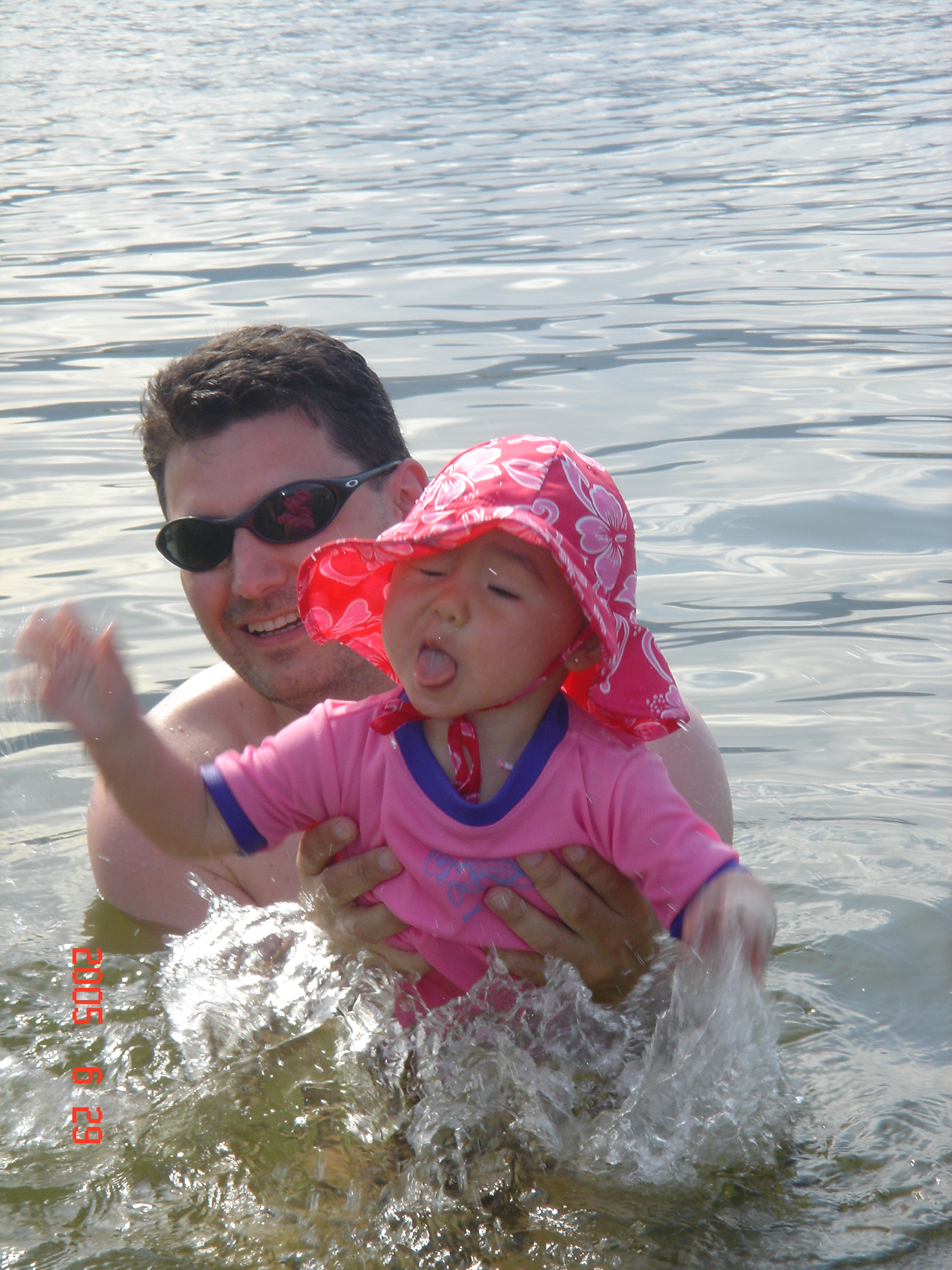 Daddy's trying to drown me! MOOOOOOOM!