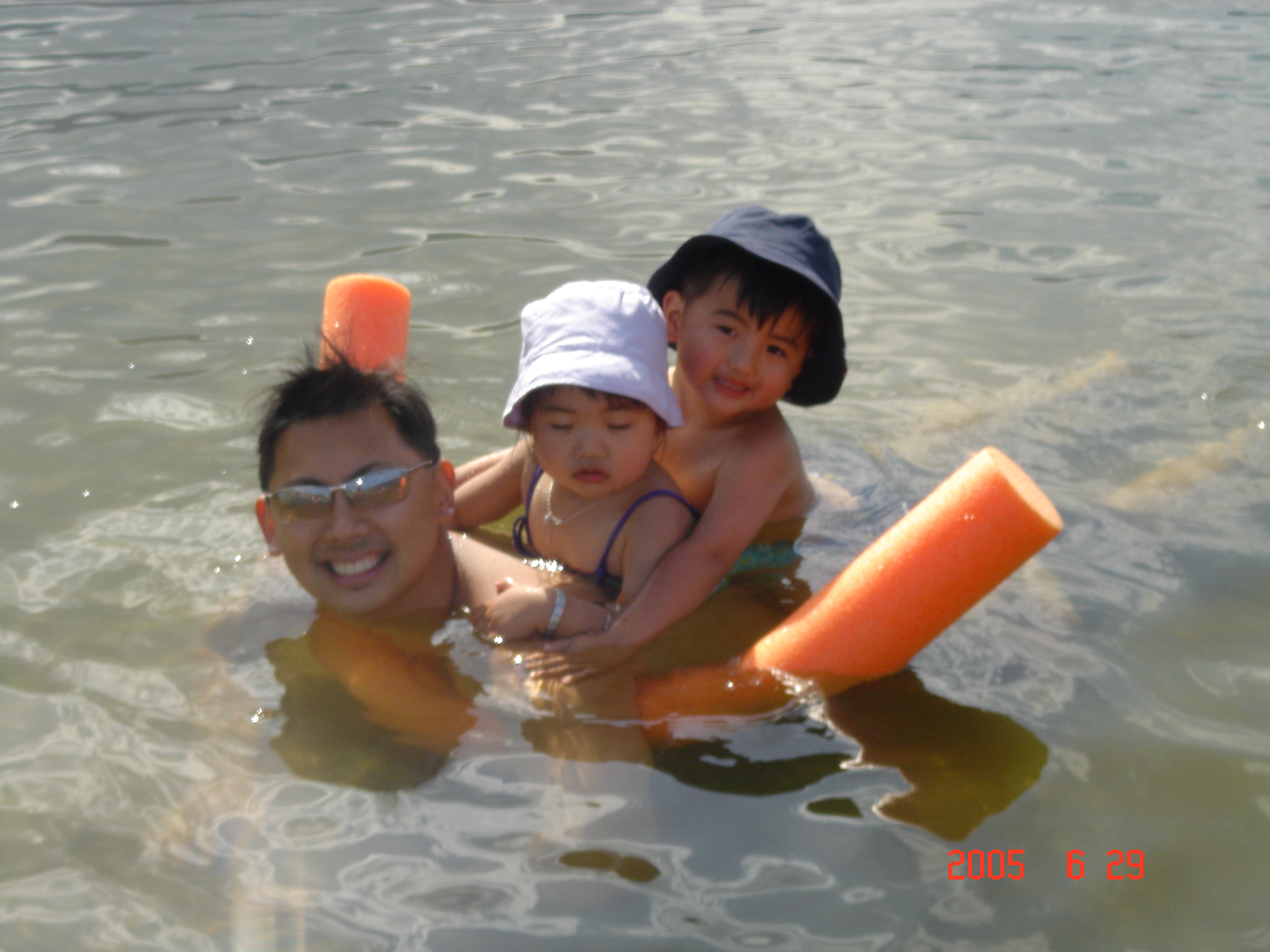 Dad-pooling back to shore
